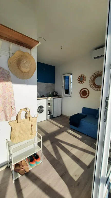 Уютный коттедж с теплым бассейном и видом на холмы Б.Утриша