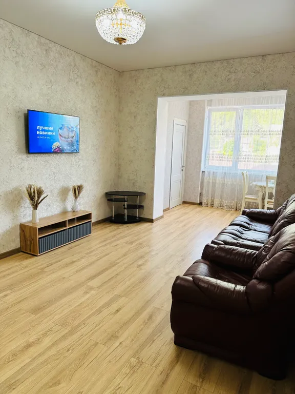 Квартира 3-комнатная квартира с новым ремонтом, в центре города — Гагра