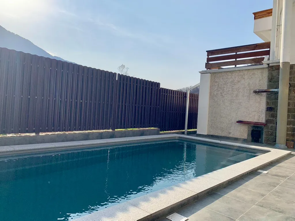 Дом с шикарным видом на горы, с теплым бассейном и баней на дровах