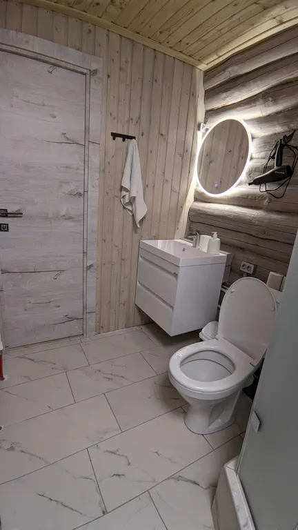 Дом Феникс в лесу