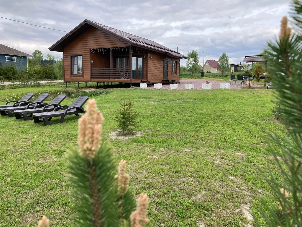 Новый современный коттедж рядом с озером