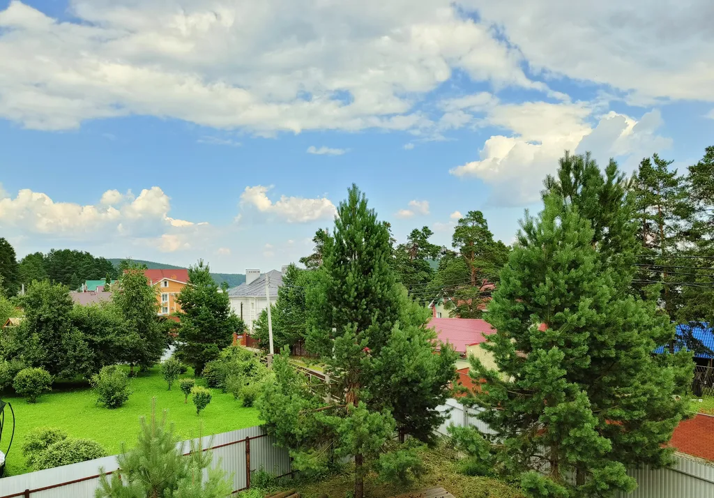 Светлая просторная комната в огромном 709.4 м² доме
