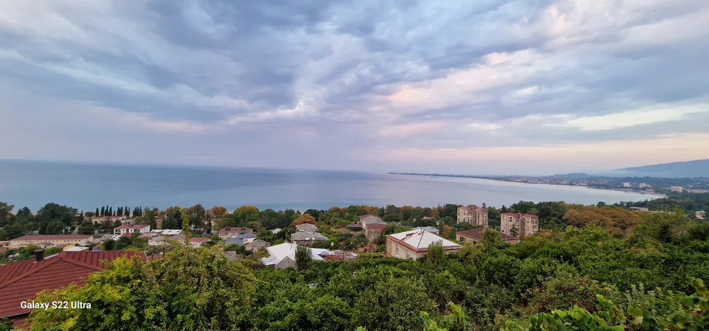 Коттедж Второй этаж дома с прекрасным видом на море и город — Сухум