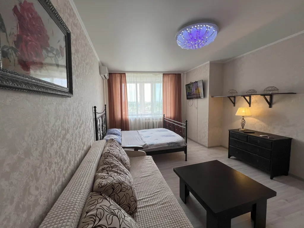 В центре новый дом