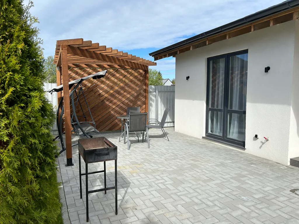 Домик в малине у моря