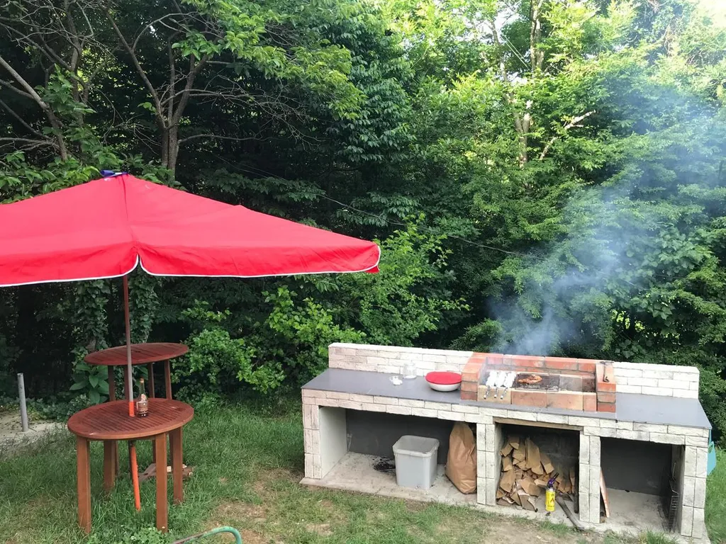 Дом в горах с видом на реку