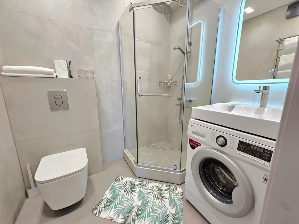 Большая квартира с видом на море