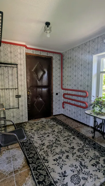 Большой уютный дом с камином и зоной для посиделок во дворе