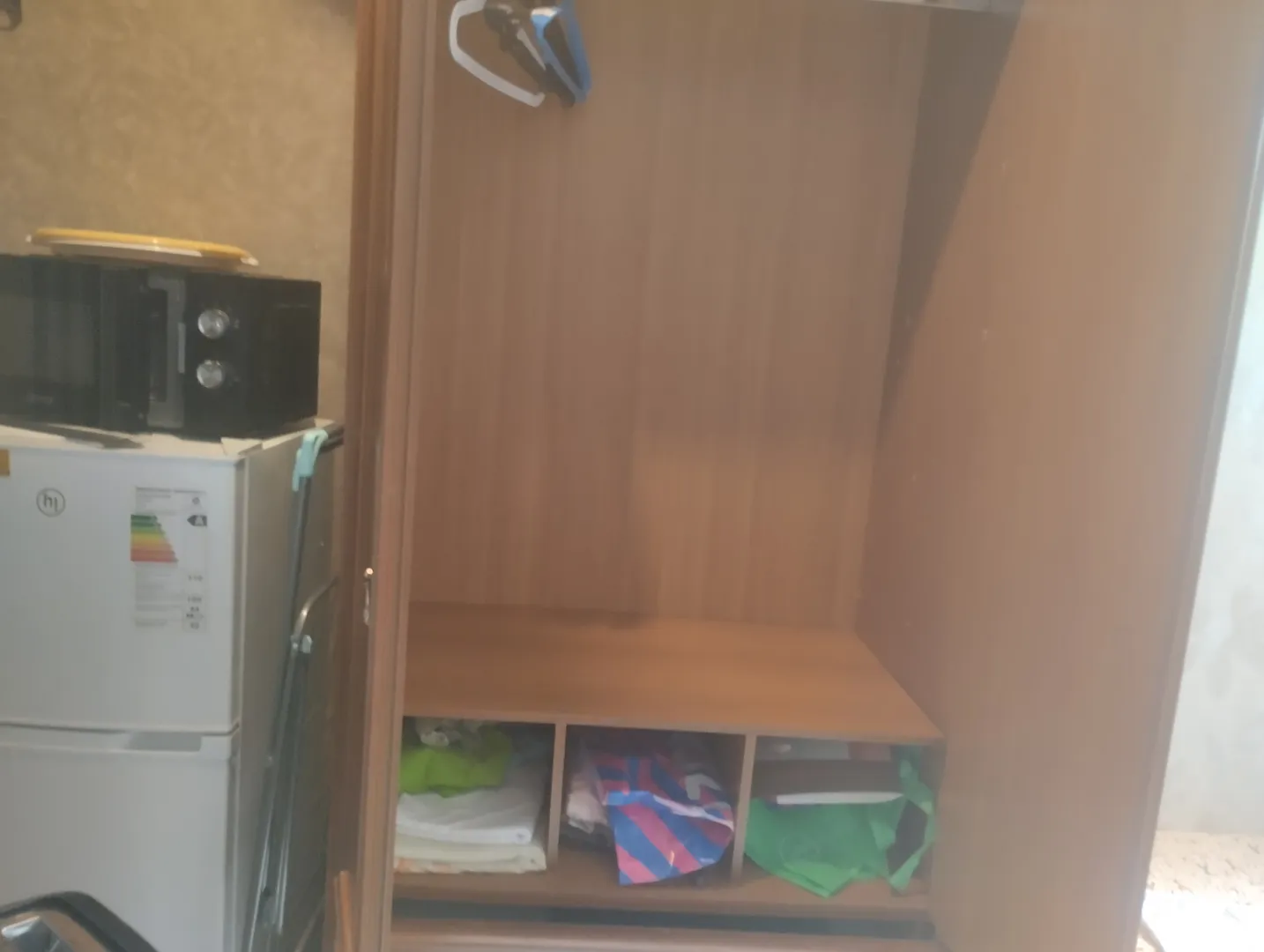Двухстворчатый шкаф