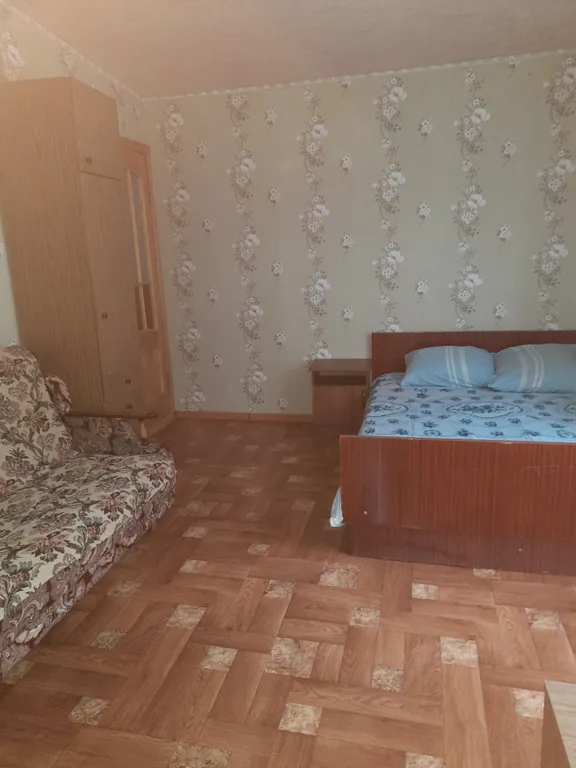 Квартира Небольшой номер с диваном на 2 этаже — аренда посуточно в Пересыпь