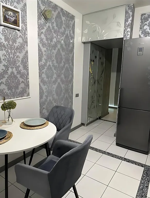 Уютная двухкомнатная квартира в сталинке в центре города