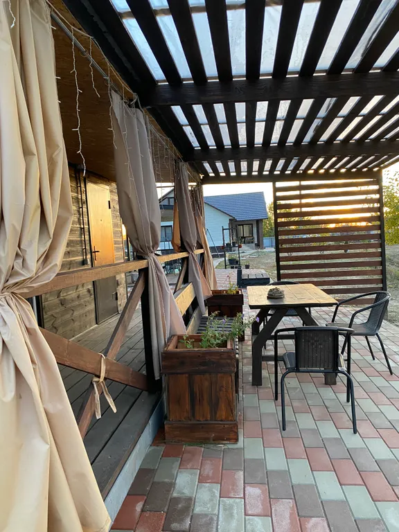 Домик у озера