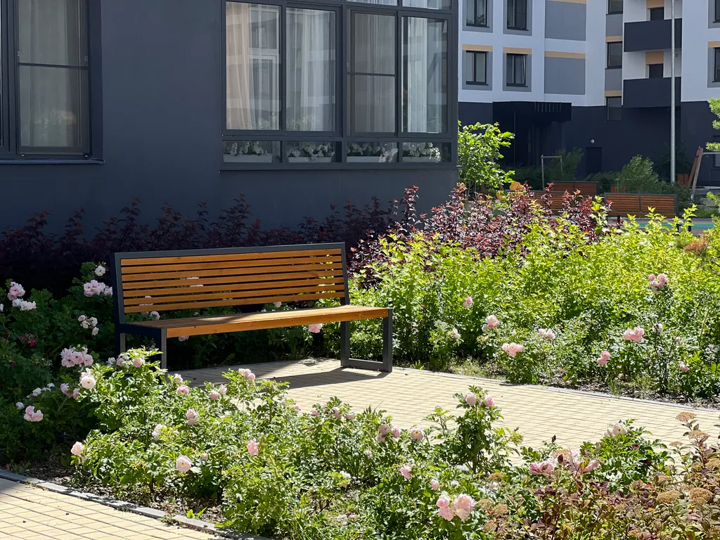 Просторная студия с лоджией и видом на город