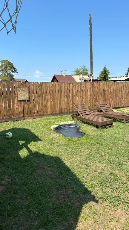 Благоустроенный дом на индивидуальной территории с видом на Байкал