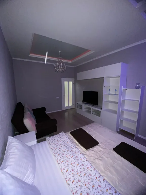 Стильная квартира с разноплановым освещением