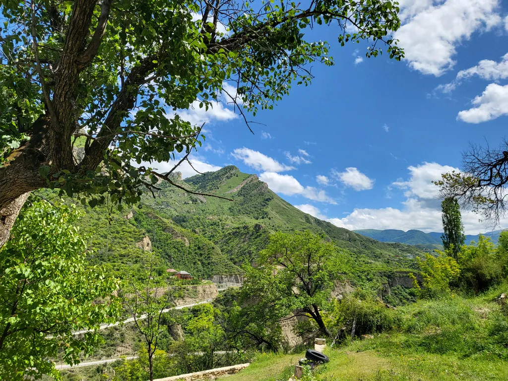 Солнечный коттедж у реки Кара-Койсу