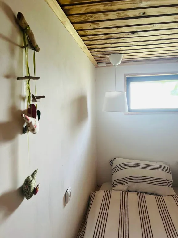 Уютный гостевой домик в саду