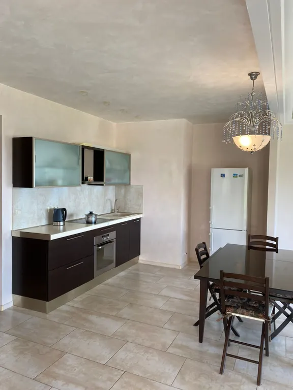 Квартира-студия с видом на море, парк Чаир и гору Ай-Петри