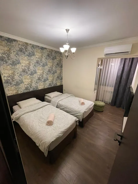 Просторная, светлая квартира с двумя спальнями, малый центр