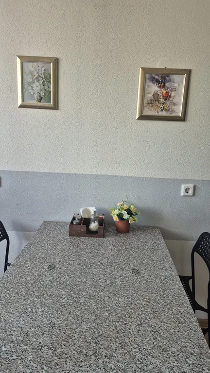 Двухкомнатная  квартира рядом  с тц Ультра