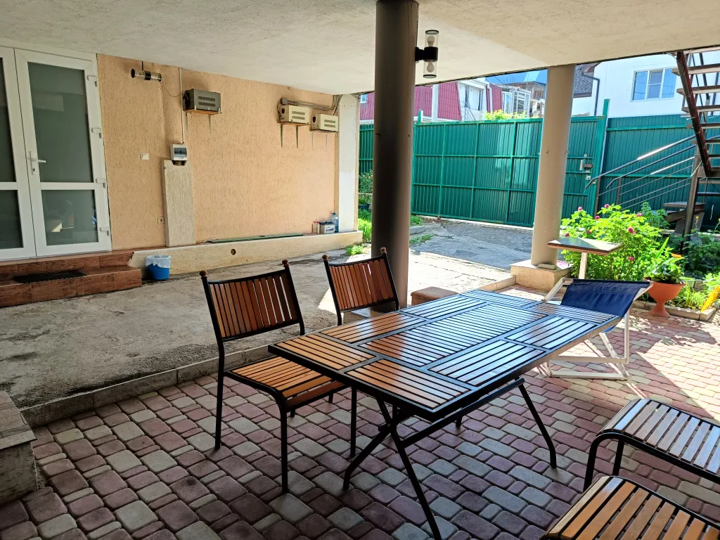 Коттедж Коттедж Этаж двухкомнатный в центре — Геленджик