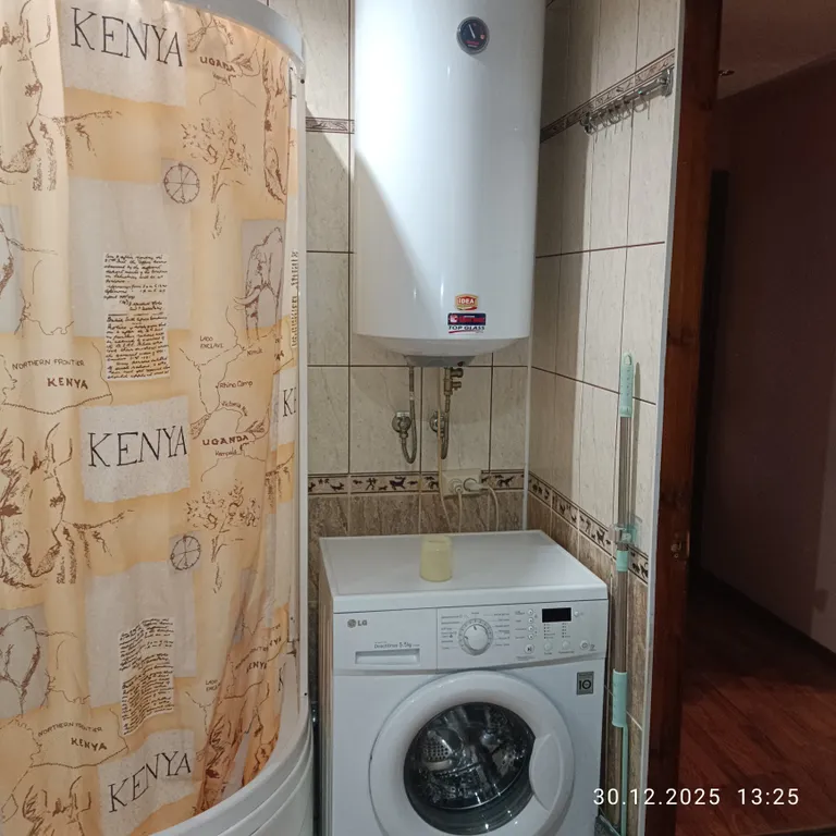 Уютная 2-комнатная, в спальном районе города, всё в шаговой доступности