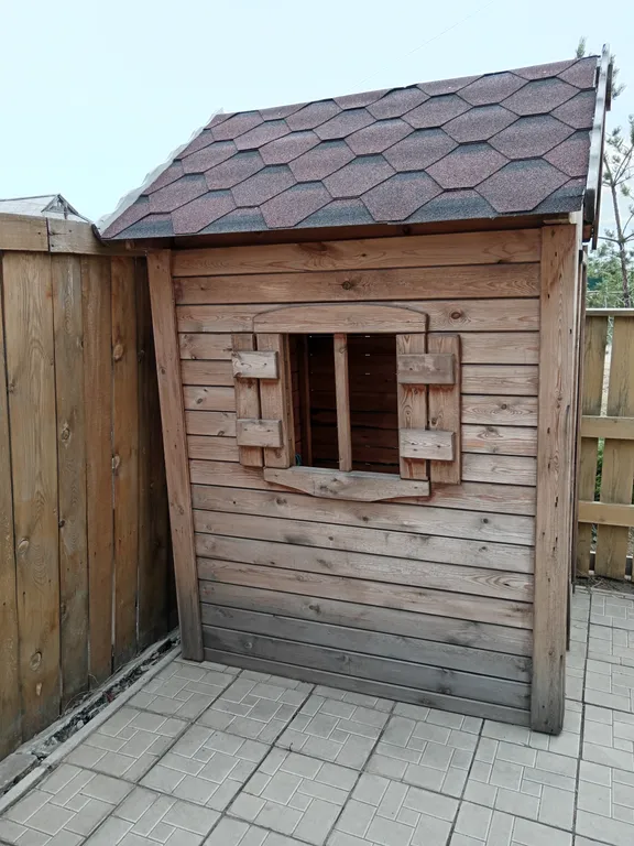 Гостевой домик вдали от берега и шума с кухней, туалетом, душем в домике