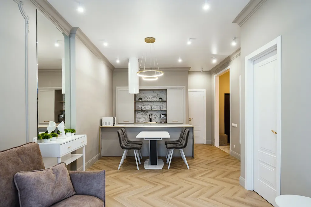 Стильные Апартаменты в центре Ялты «Yalta Plaza Holidays» 100м до Моря