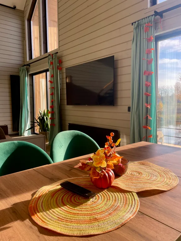 Дом с террасой с выходом на озеро