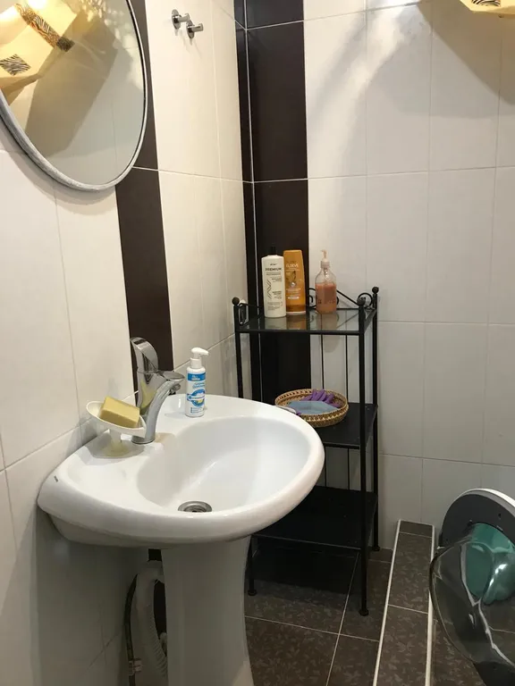 Просторная, уютная трёхкомнатная квартира в центре Пицунды