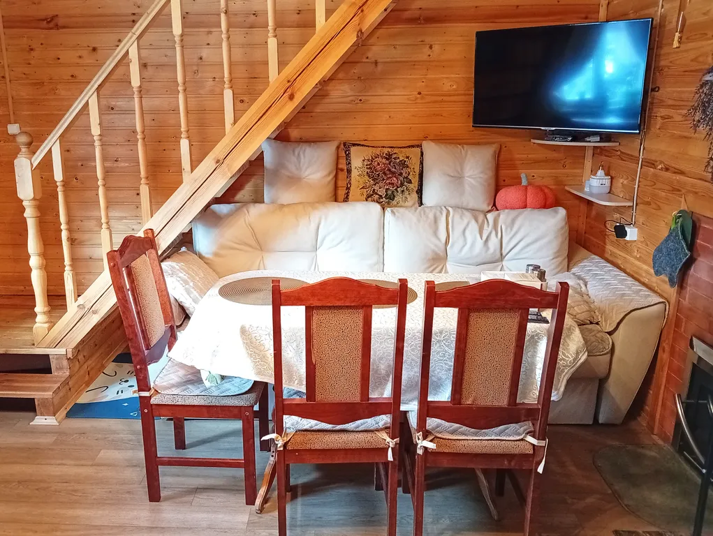 Двухэтажный домик в тихой деревне вблизи леса и озера, сауна в доме, сад