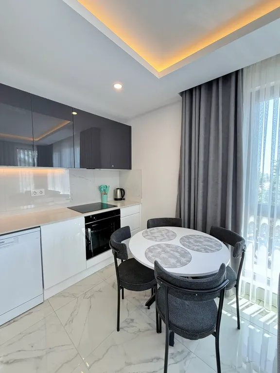 Квартира с видом на море и горы. Пляж Клеопатра