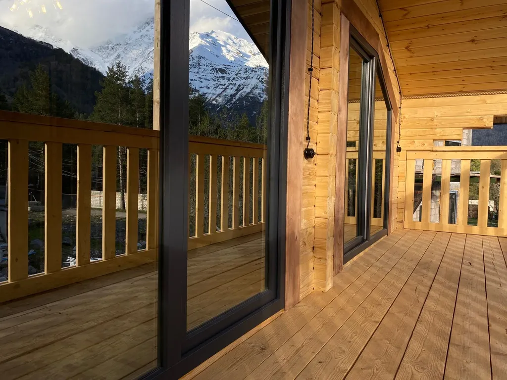 Сказочный двухэтажный коттедж в Терсколе - ваше окно в горное чудо