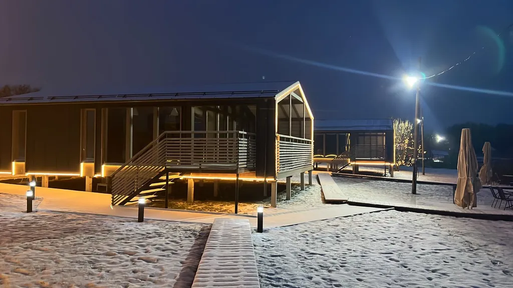 Коттедж Коттедж на берегу озера — Малые Горки