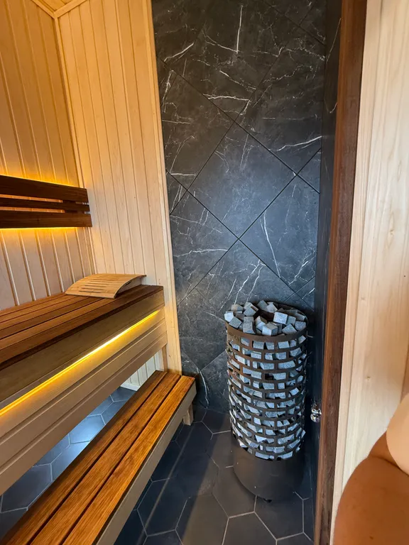 Paradise: Дом с тремя спальнями и сауной на озере