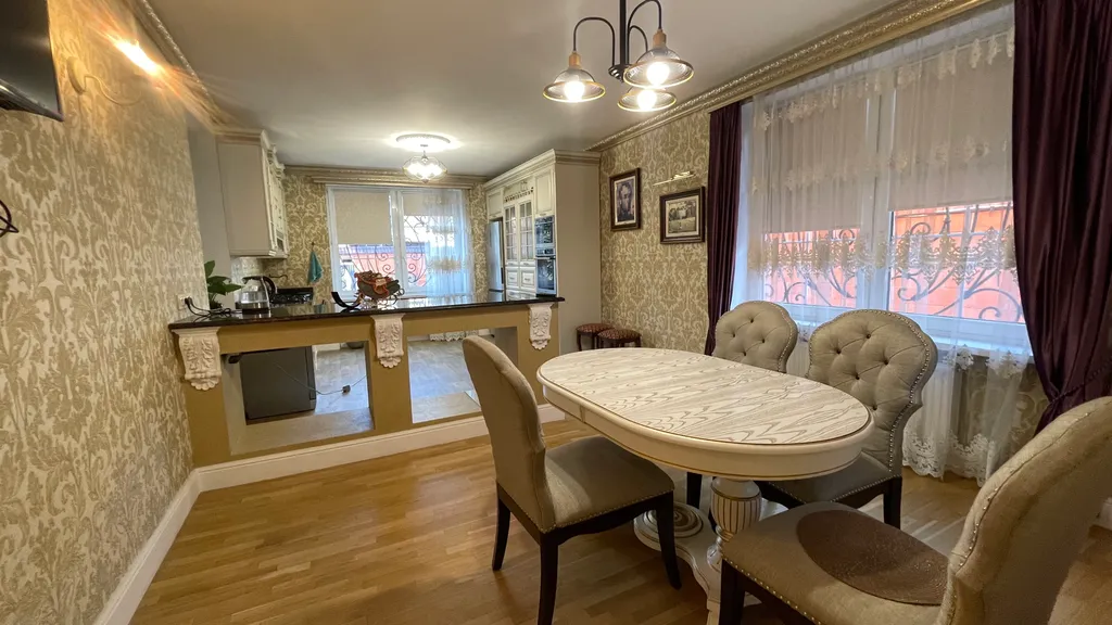 6-комнатный Дом