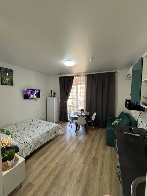 Уютная студия с террасой с видом на горы и бассейны