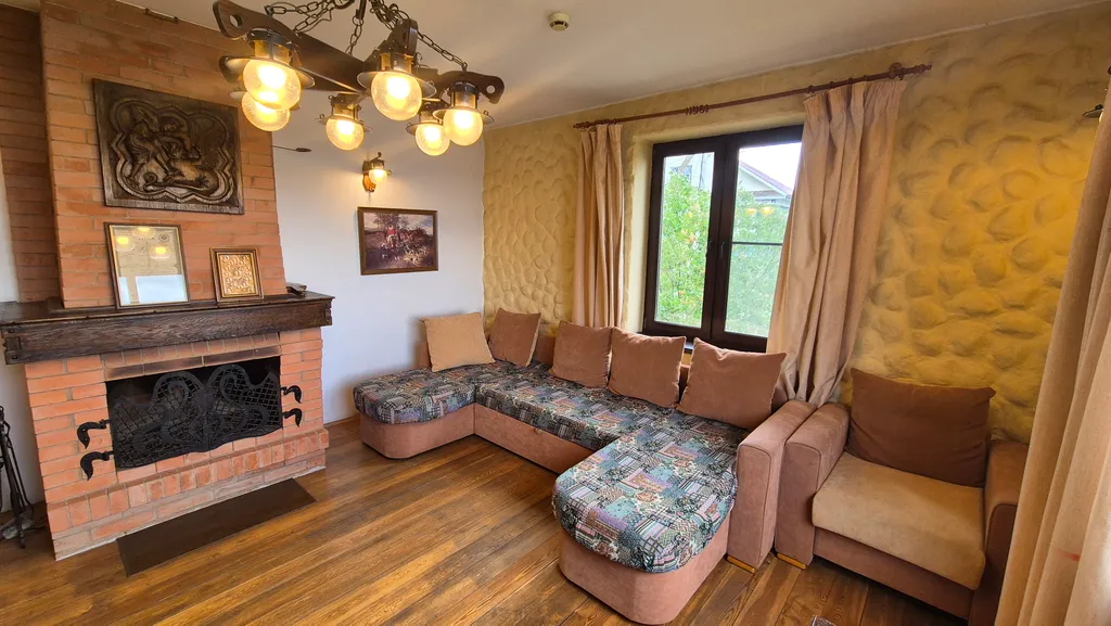 Дом на берегу волги, с видом на затопленную колокольню