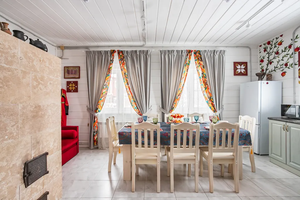 Коттедж Дом Ереван с балконом и открытой верандой в Кикино на Веле — Кикино