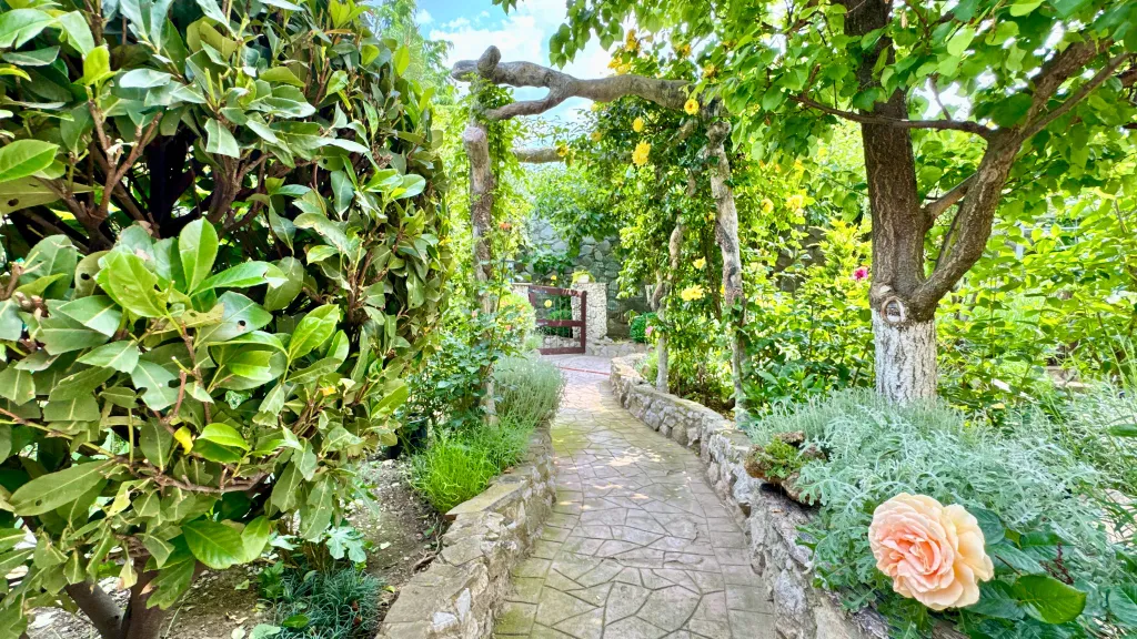 Домик с садом в Кореизе возле ялты