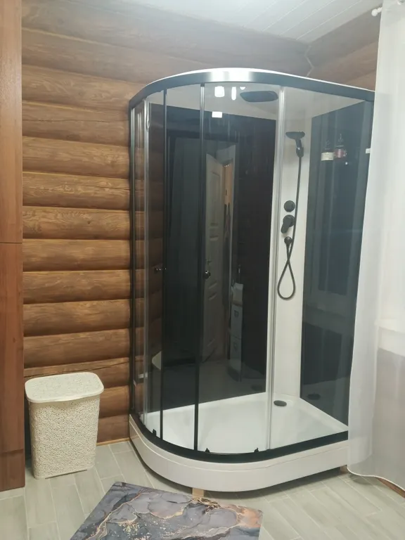 Уютный домик возле озера