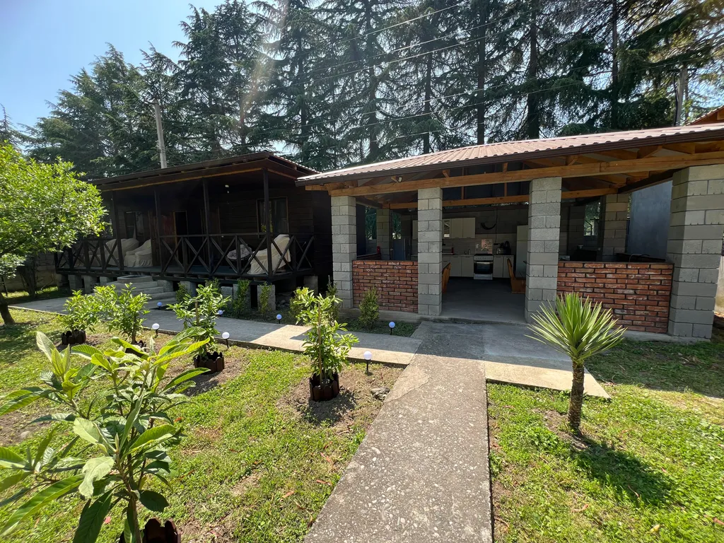 Трёхместный номер  в деревянном домике