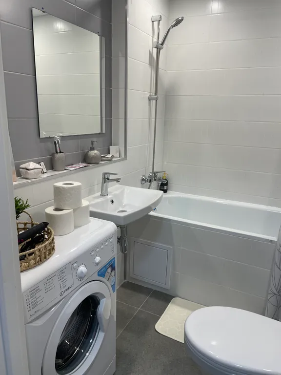 Современная студия с двухспальной кроватью в Люберцах