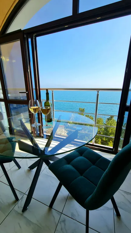 Супер-видовая квартира в Ливадии на берегу моря