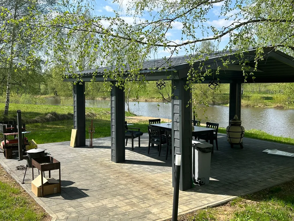 Дом на берегу водохранилища