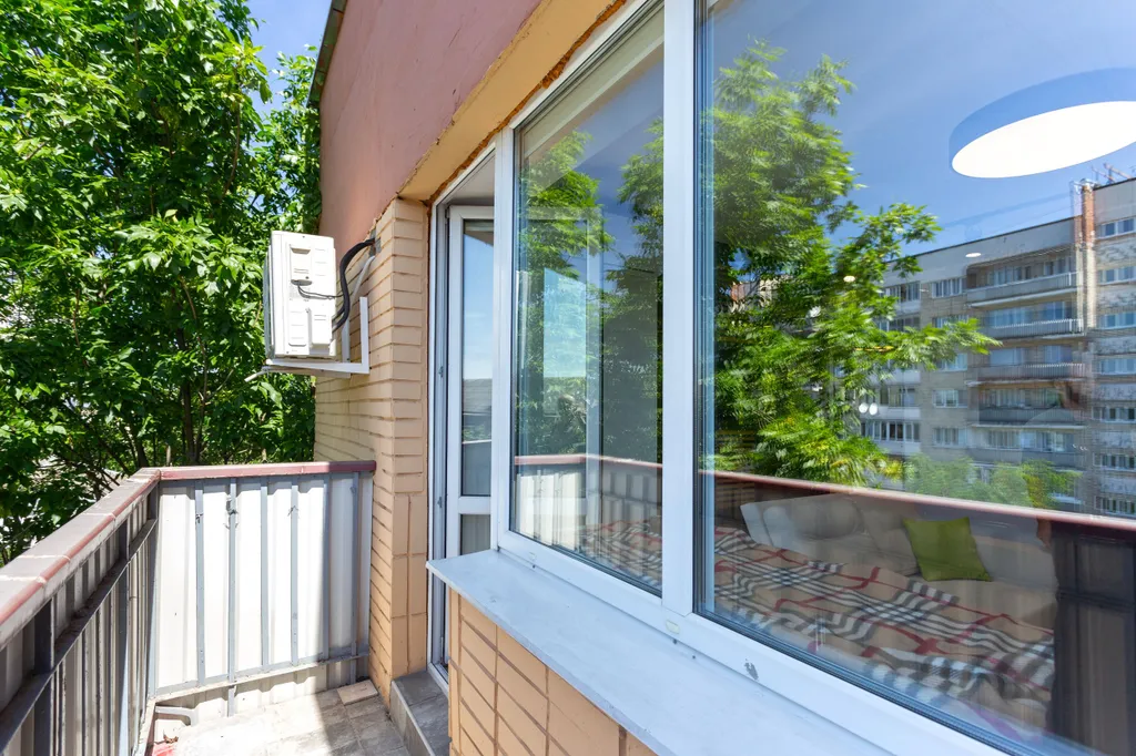 Современный апартамент с балконом рядом с метро Фрунзенская