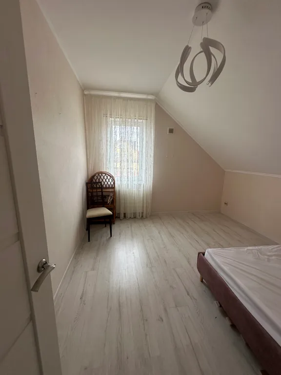 Двухэтажный гоcтeвой дoм в живoписном местe