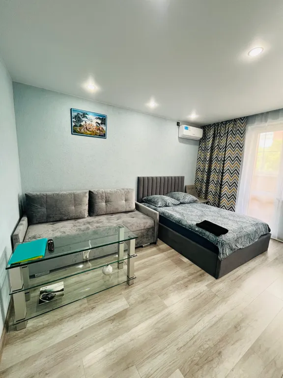 Новая квартира-студия около ТРК Алмаз