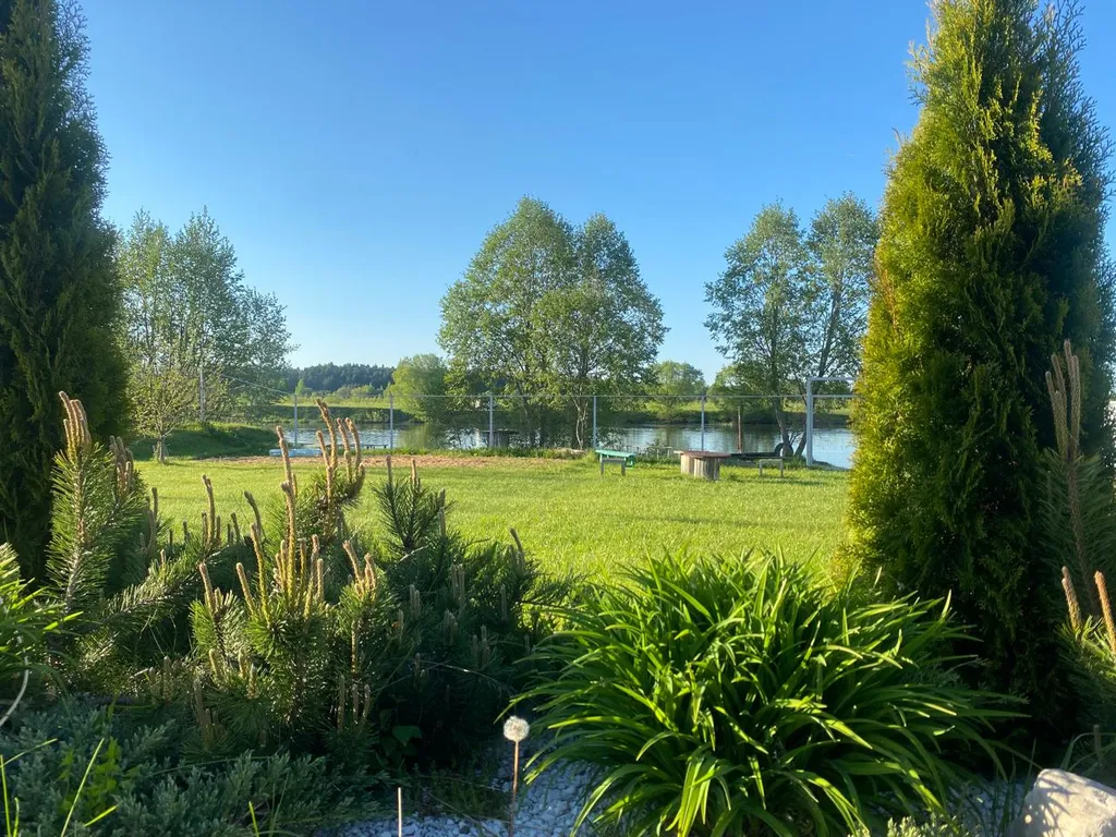 Домик у реки на первой линии