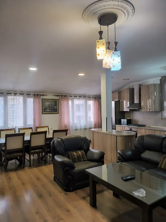 Уютная трехкомнатная квартира в центре Еревана